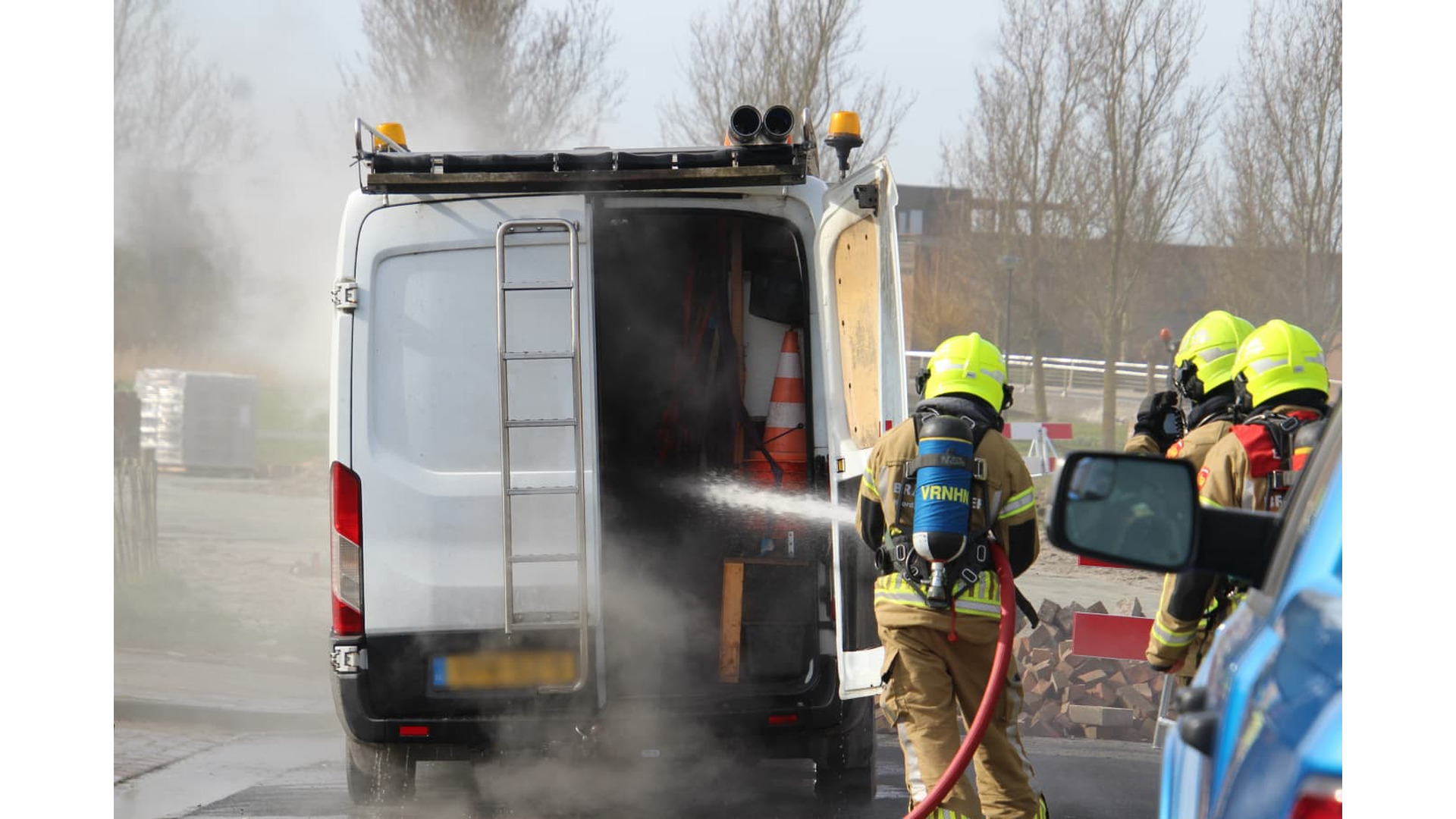 Foto: Bestelbus in brand.jpeg